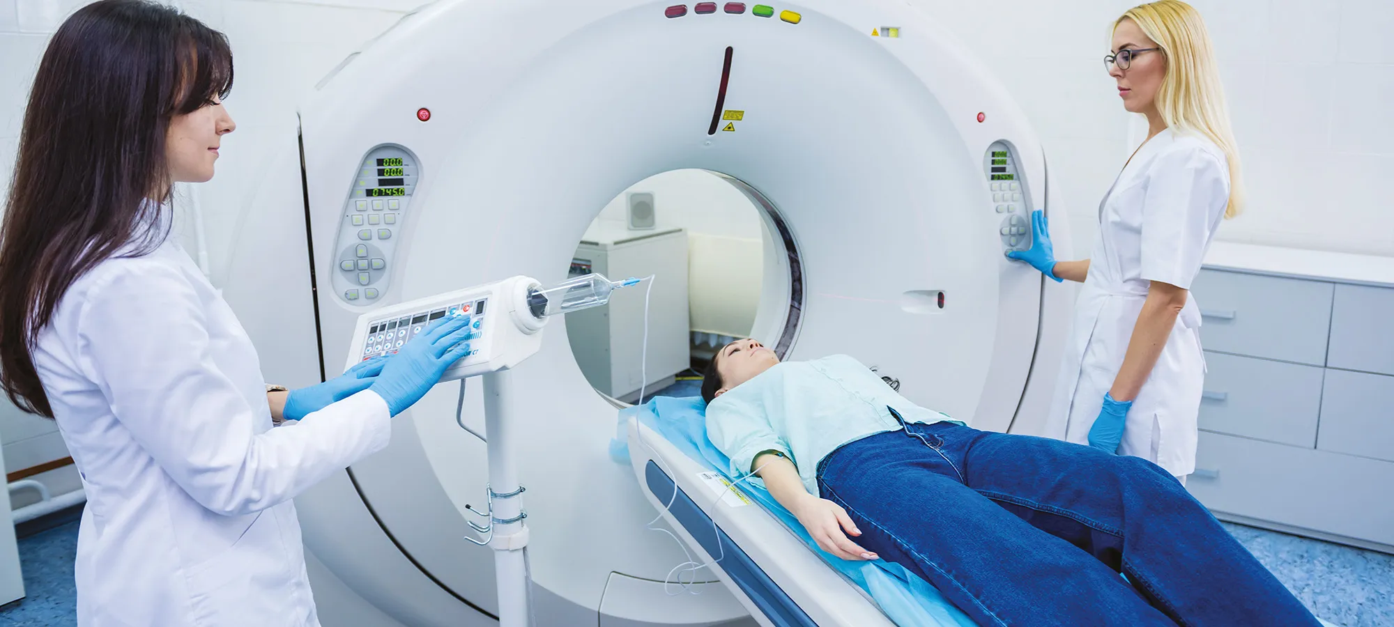 Ilustración de un equipo de imagenología médica